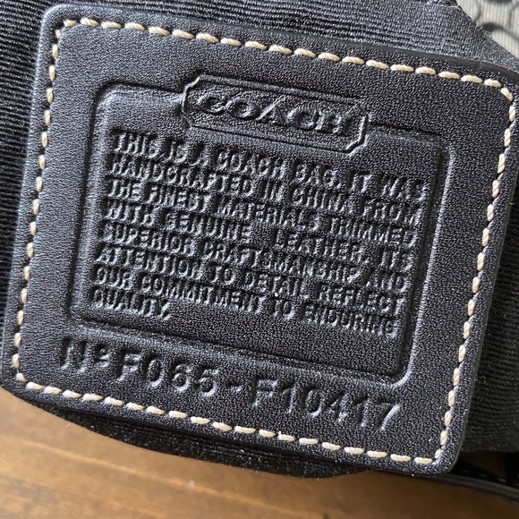 COACH Signature F065 Crossbody Purse - Picture 2 of 7